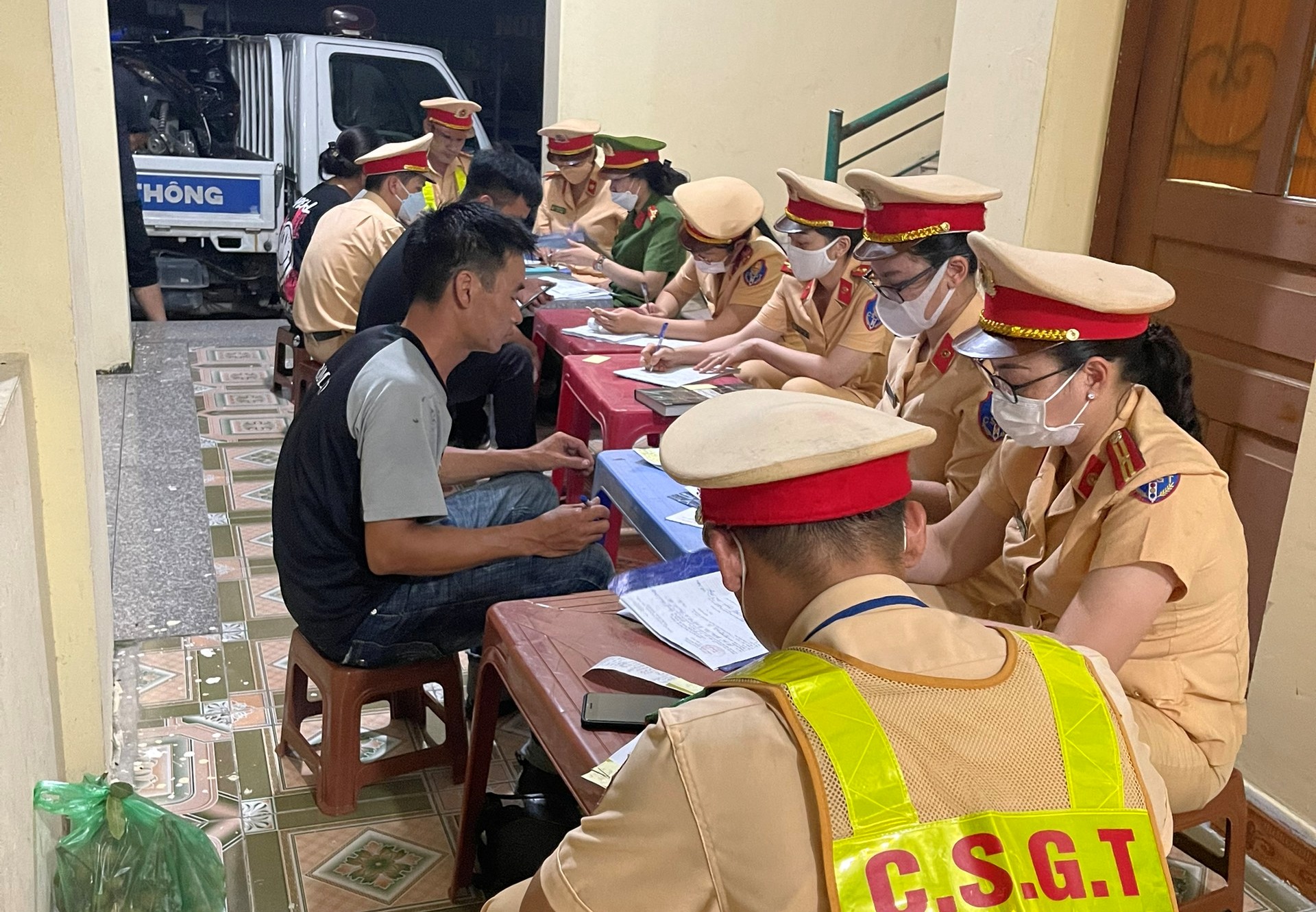 Xử lý 142 trường hợp điều khiển phương tiện vi phạm trật tự an toàn giao thông ngày 12.8.2022